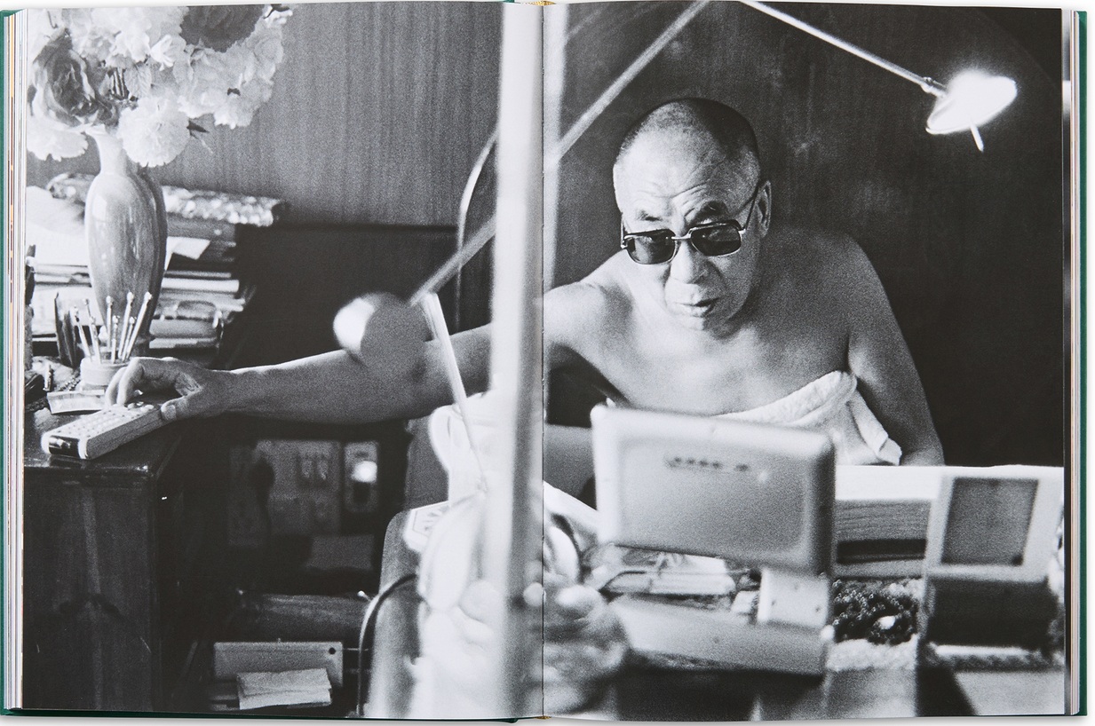 Dalai Lama - Fotografien von Manuel Bauer. 1990-2024 - Image 2